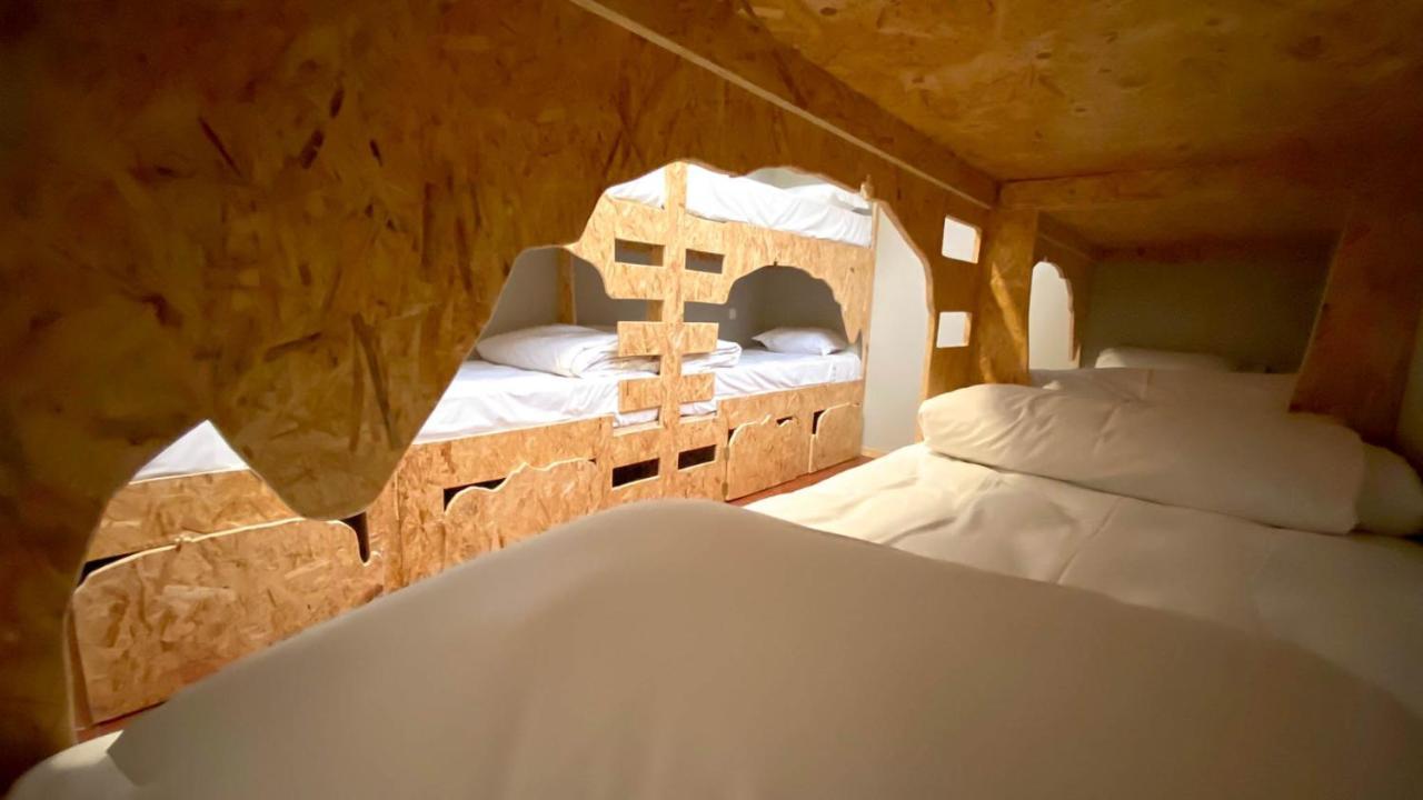 Destination Hostel *