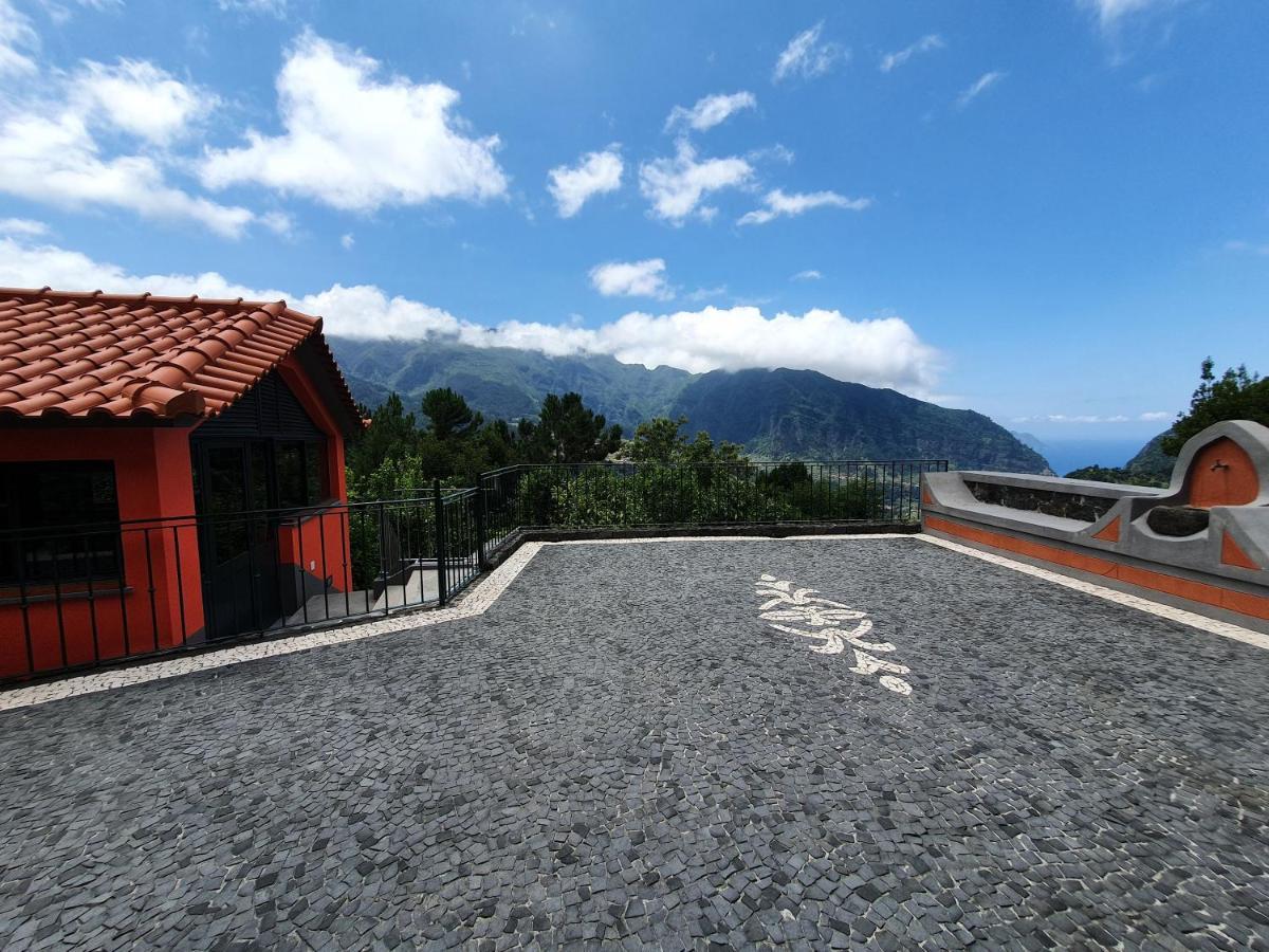 Mountain-ocean-view Madeira Sao Vicente (Madeira)