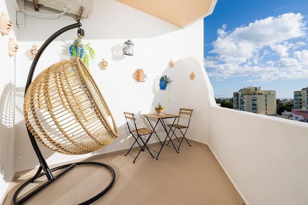 Heaven's Paradise-pool-sunset-1br Apartment