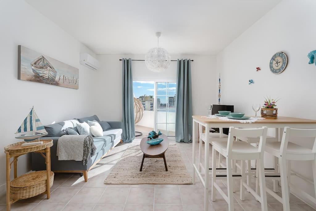 Apartment Heaven's Paradise-pool-sunset-1br
