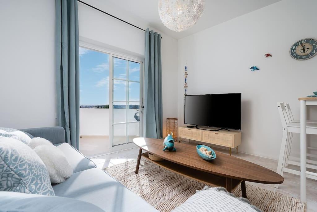 Apartment Heaven's Paradise-pool-sunset-1br Vilamoura