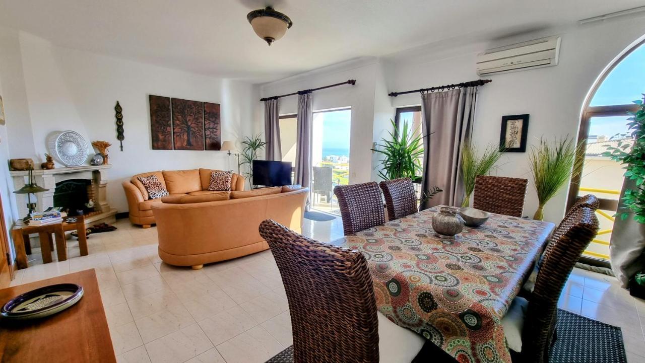 Praia Da Dona Ana Apartment *