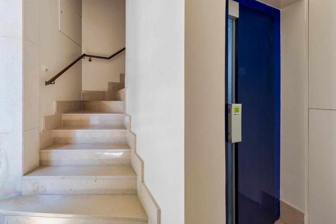 Prime Penthouse Apartment *