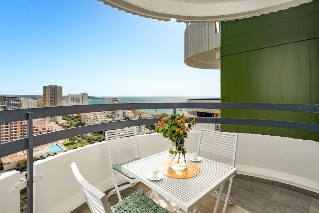 Apartment Vista Bonita With Views On The Ocean And The Hills