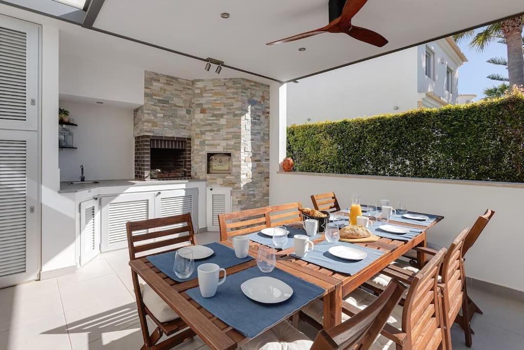 Limoeiro - Beautiful New Nestled In The Heart Of Gale Villa