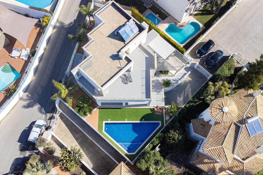 Limoeiro - Beautiful New Nestled In The Heart Of Gale Villa