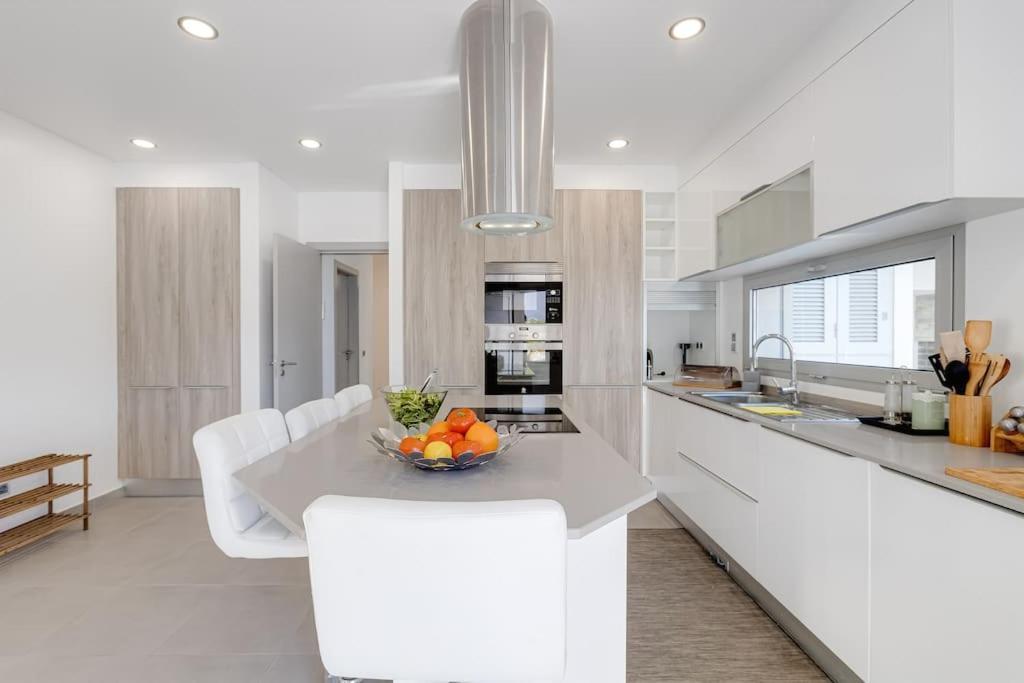 Villa Limoeiro - Beautiful New Nestled In The Heart Of Gale *