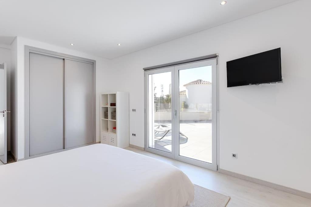 Limoeiro - Beautiful New Nestled In The Heart Of Gale Villa *