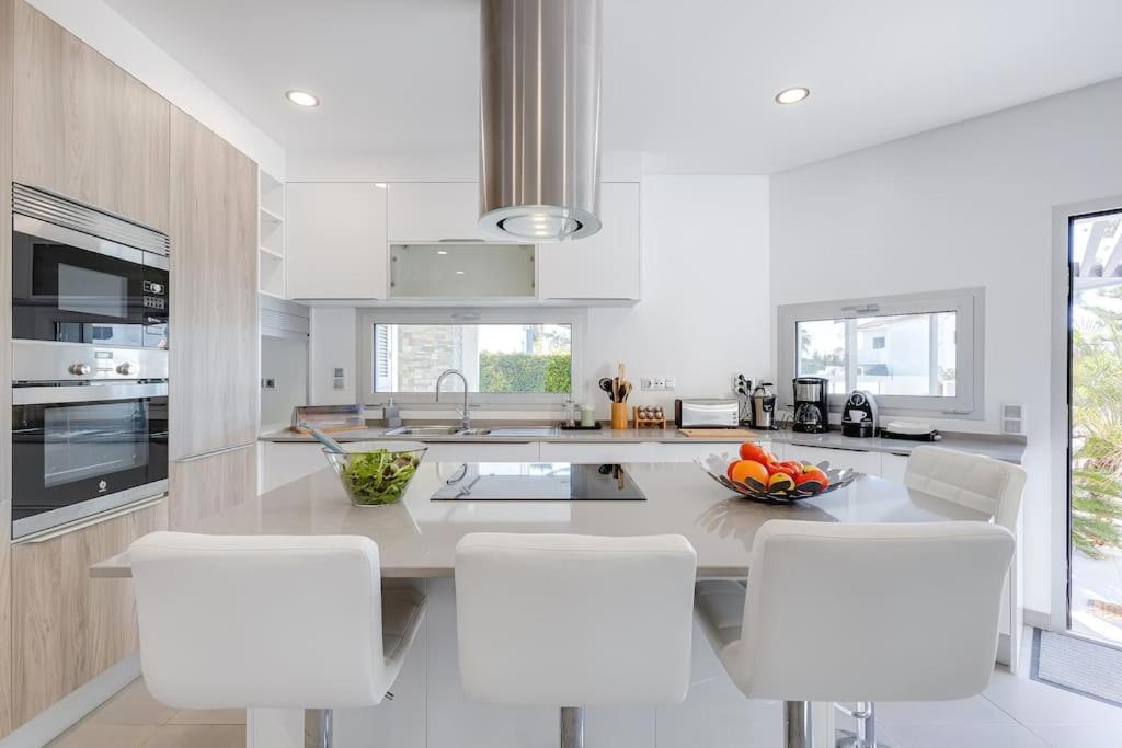Limoeiro - Beautiful New Nestled In The Heart Of Gale Villa *