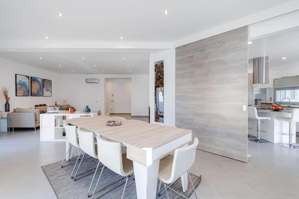 Limoeiro - Beautiful New Nestled In The Heart Of Gale Villa *