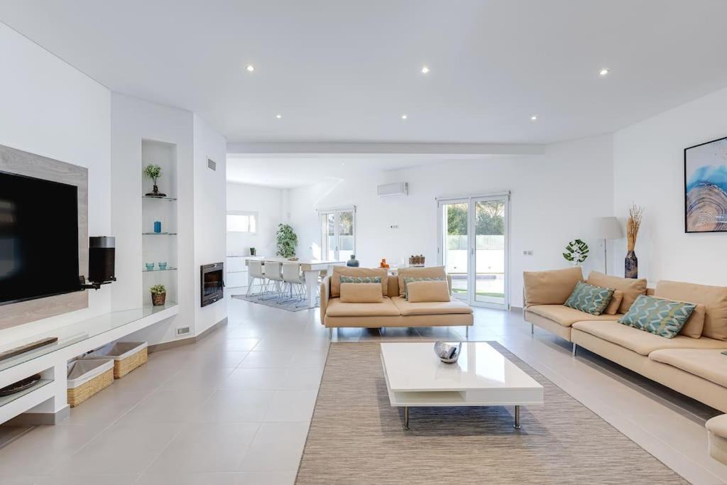 Limoeiro - Beautiful New Nestled In The Heart Of Gale Guia (Faro)
