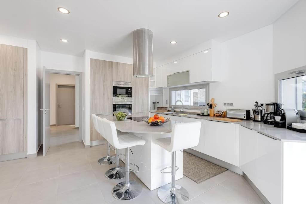 Villa Limoeiro - Beautiful New Nestled In The Heart Of Gale *