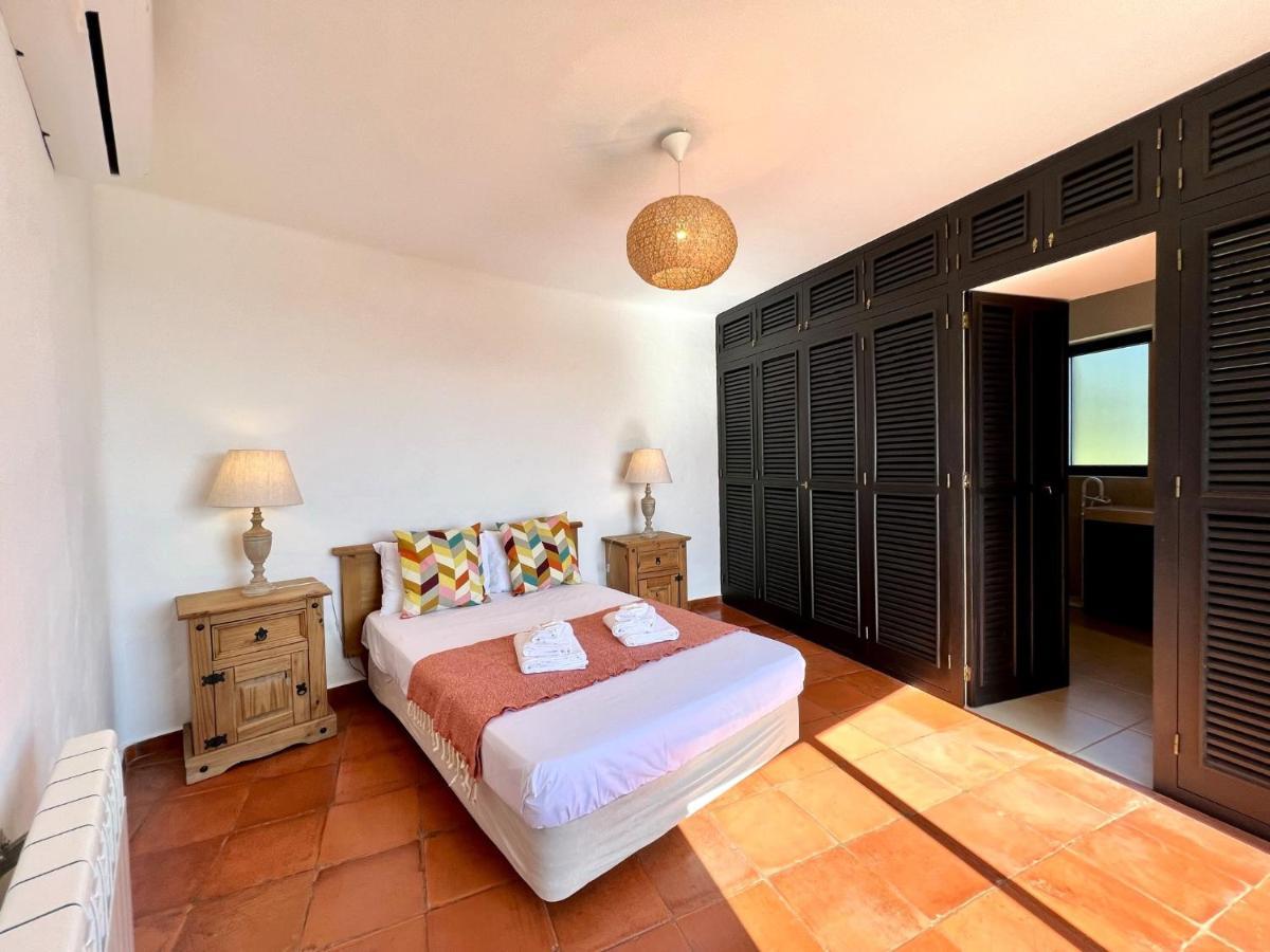 Bellevue With Pool By Homing Villa