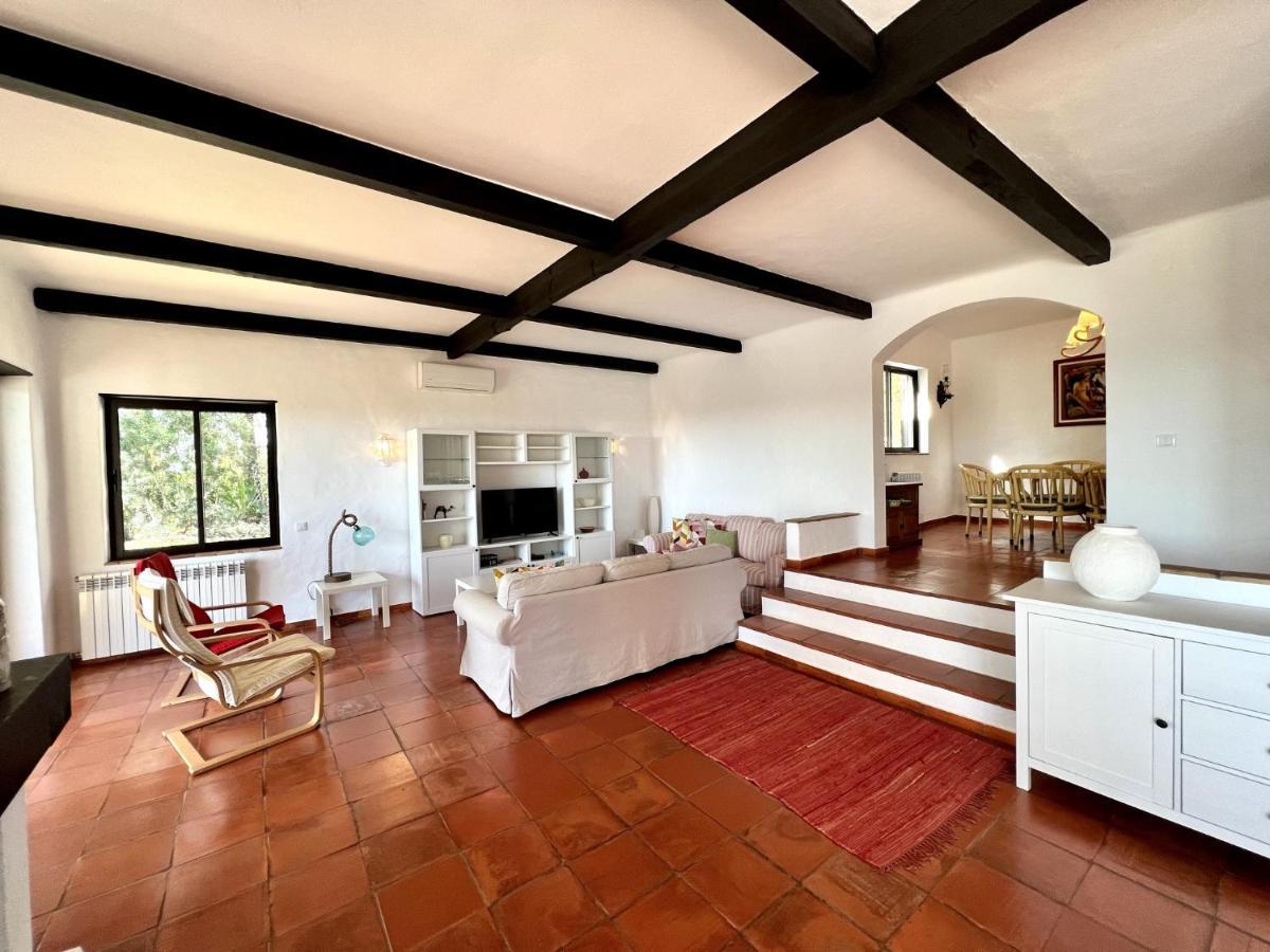 Villa Bellevue With Pool By Homing
