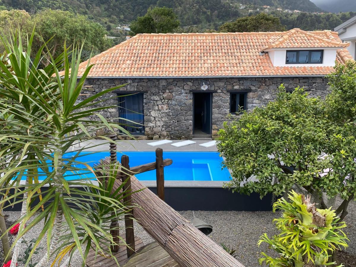 Quinze, Contemporary Designed With Swimming Pool