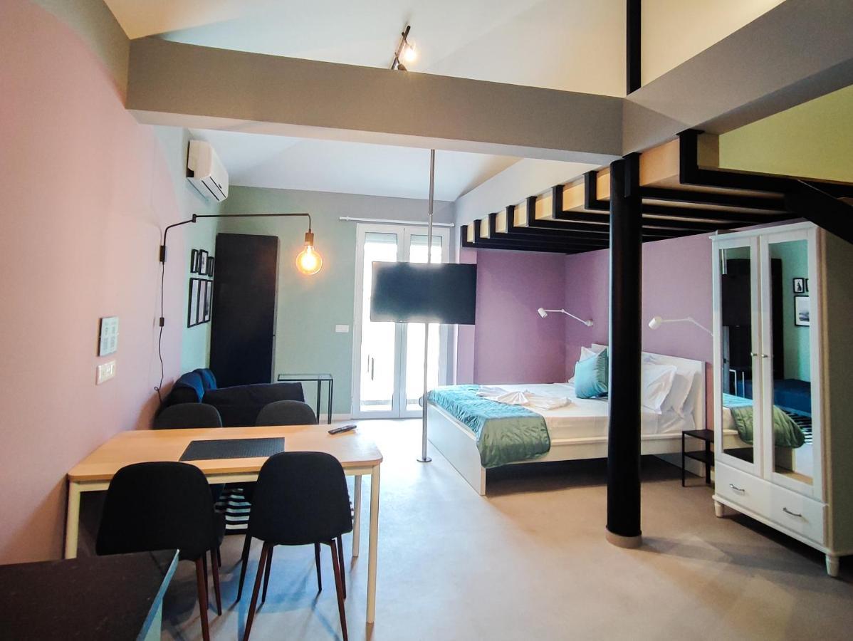 Social - Happiness Apartment