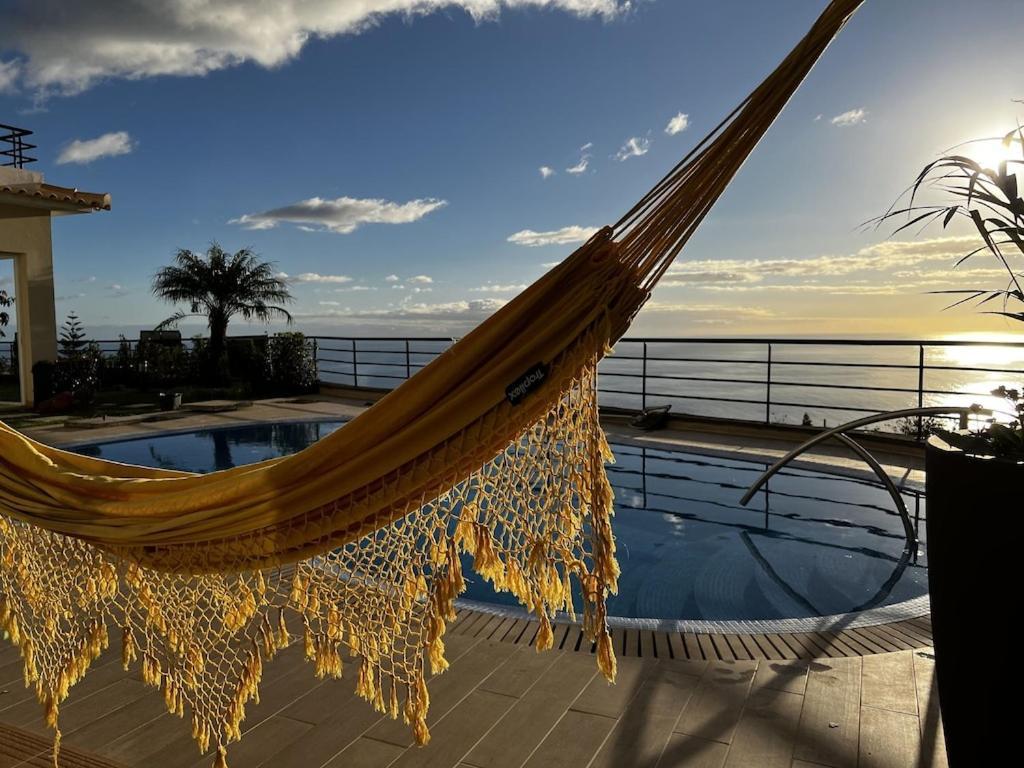 Luxury With Private Heated Pool, Garden And Views Of The Sea And Mountains. Villa *