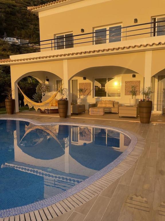 Villa Luxury With Private Heated Pool, Garden And Views Of The Sea And Mountains. Arco da Calheta (Madeira)