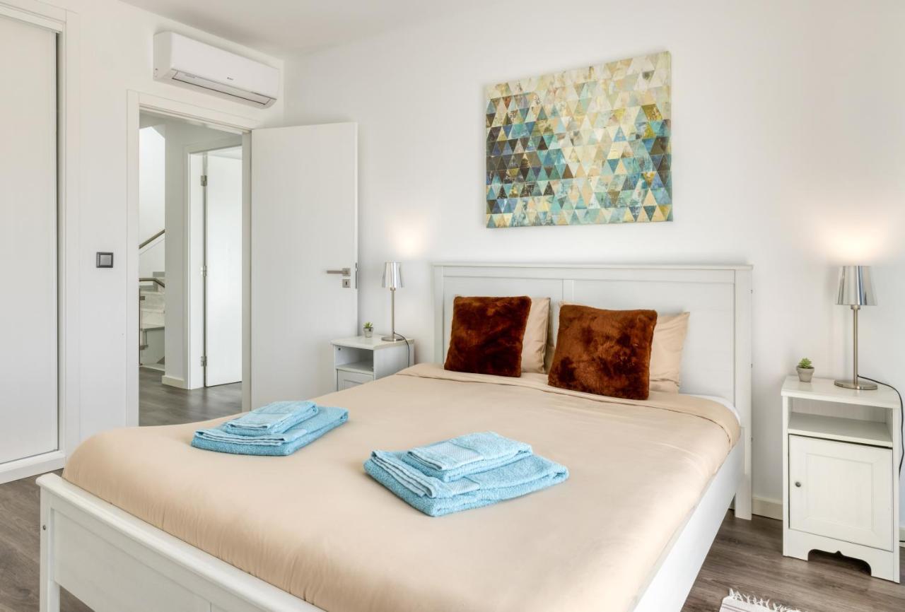 Ocean's 8 Villa