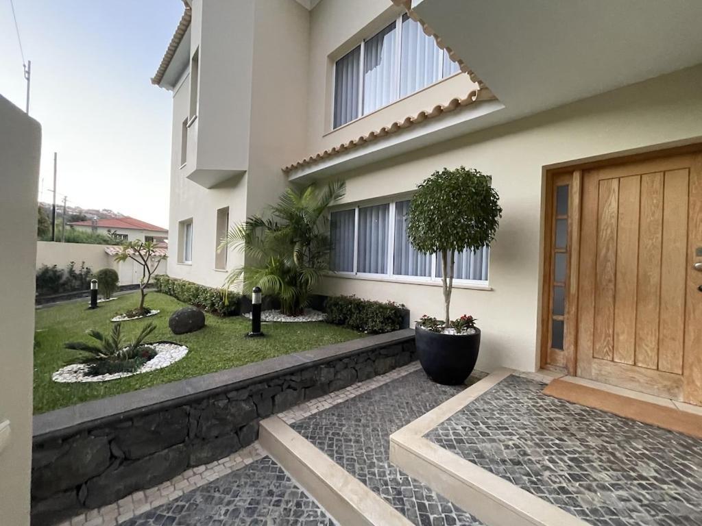 Luxury With Private Heated Pool, Garden And Views Of The Sea And Mountains. Villa