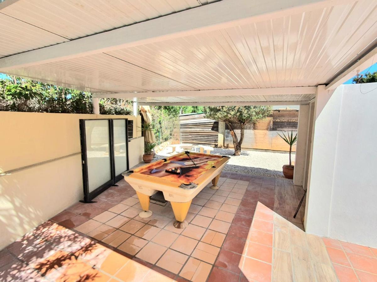 Oceanfront - 8 Rooms, 2 Kitchens With Pool, Billiard Table And Beach-volleyball Court