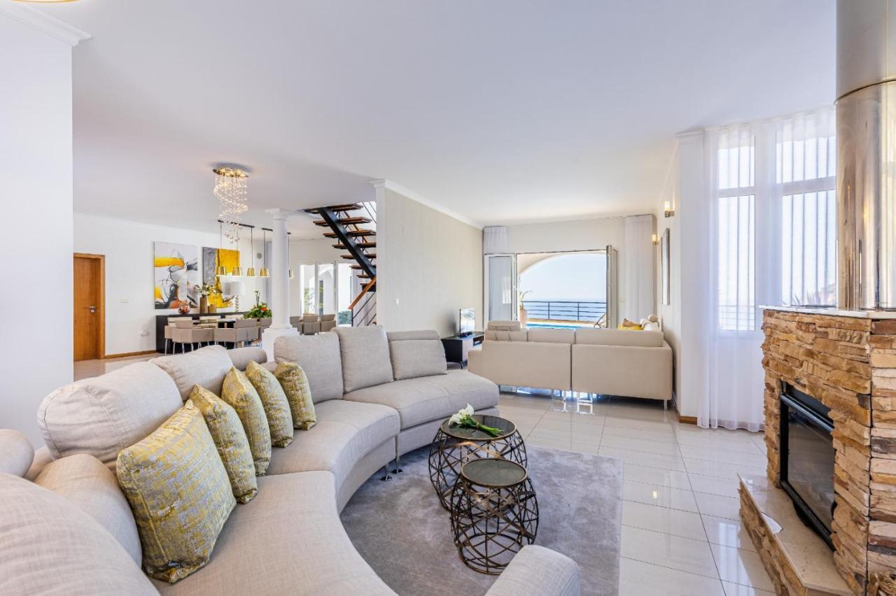 Luxury With Private Heated Pool, Garden And Views Of The Sea And Mountains. Villa *
