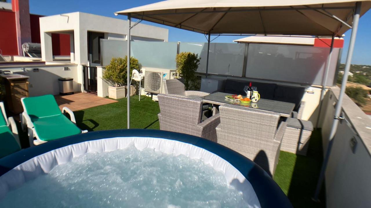 Apartment Beta - 2 Bedrooms, Private Rooftop Patio With Hot Tub, Bbq And View *