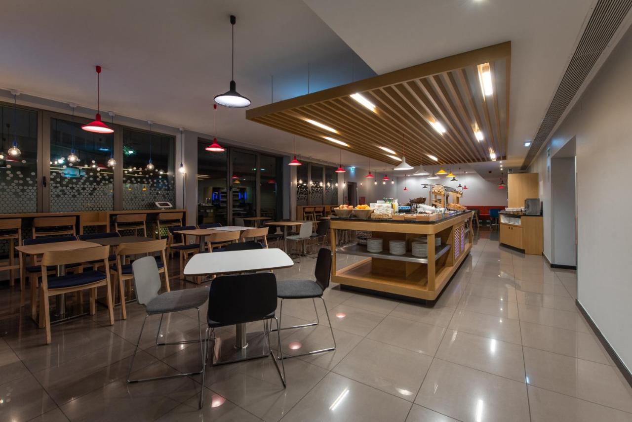 Hotel Express Lisbon Airport By Ihg 3*