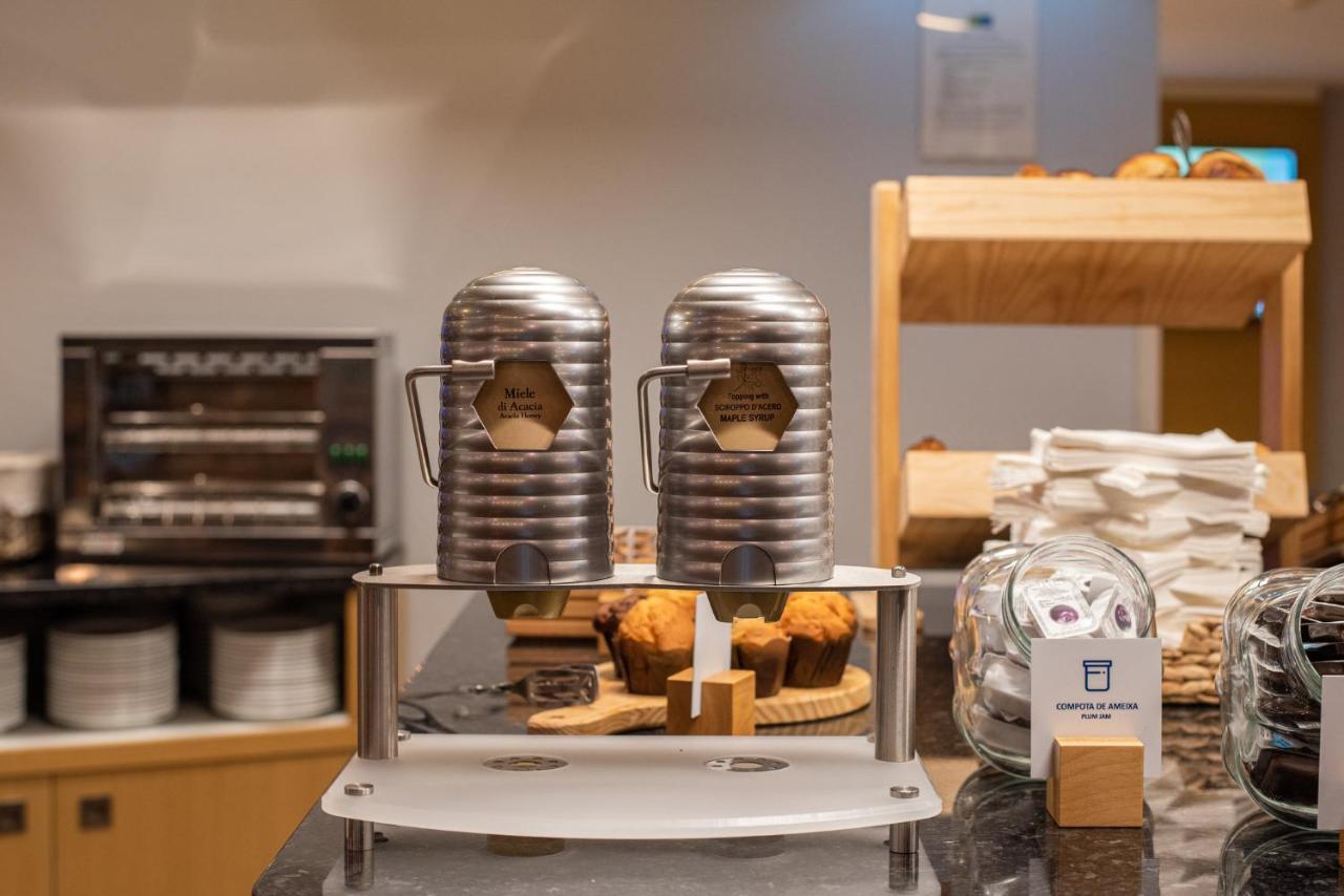 Express Lisbon Airport By Ihg Hotel 3*