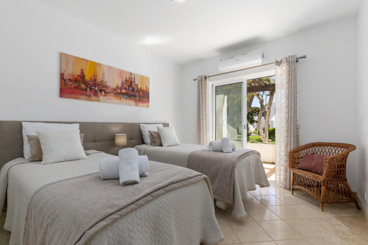 Balaia Golf Poolside Retreat Apartment *