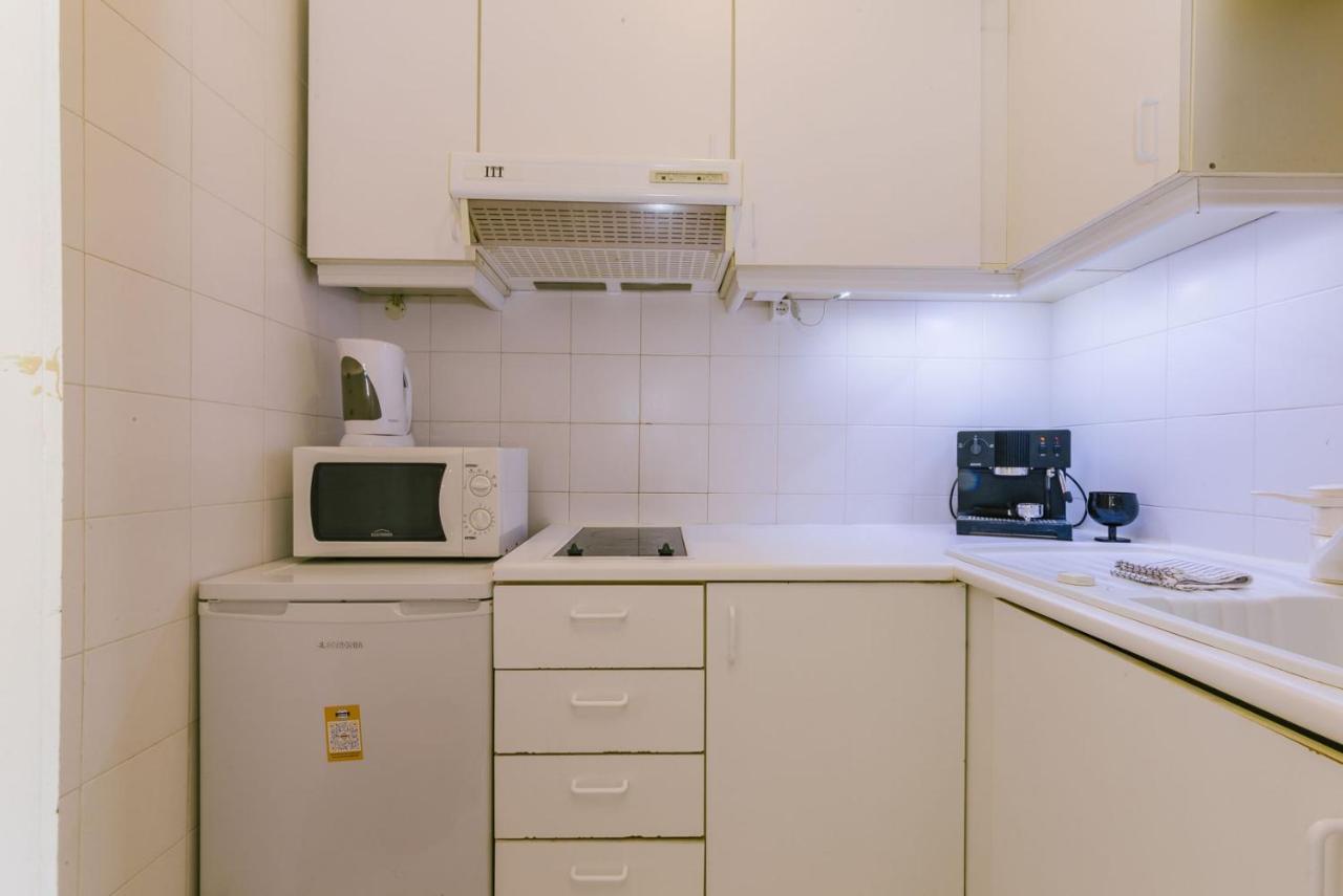 Rent4rest Beachfront Apartment *