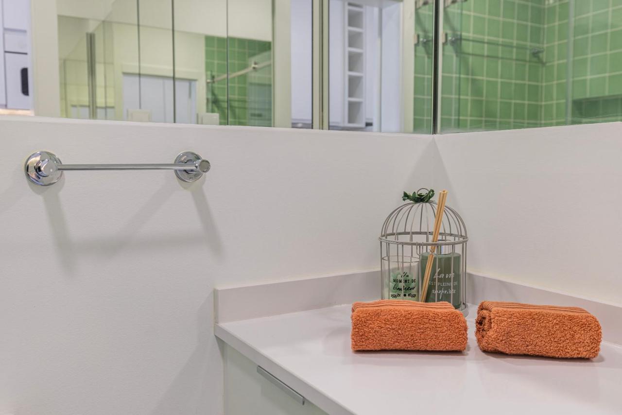 Oasis In By Lovelystay * Parede