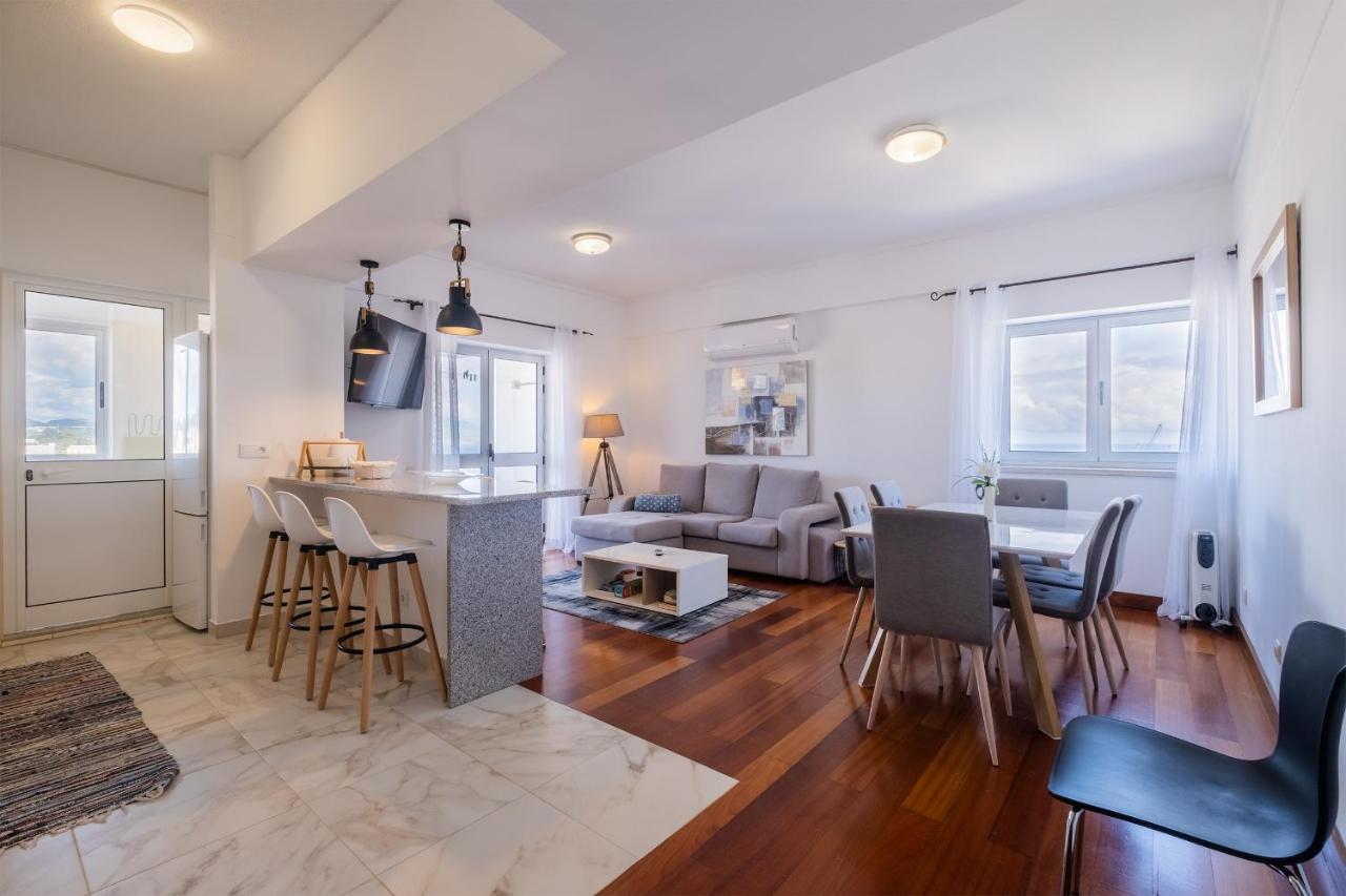 Apartment Paradise Gorgeous Views Location On Island!