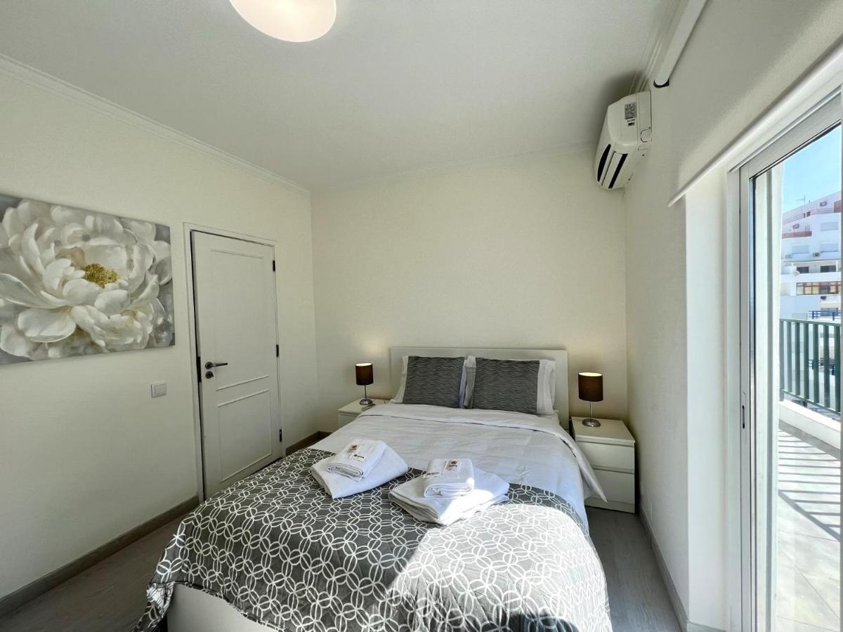 Ocean Breeze 1 With Pool By Homing Apartamento Quarteira