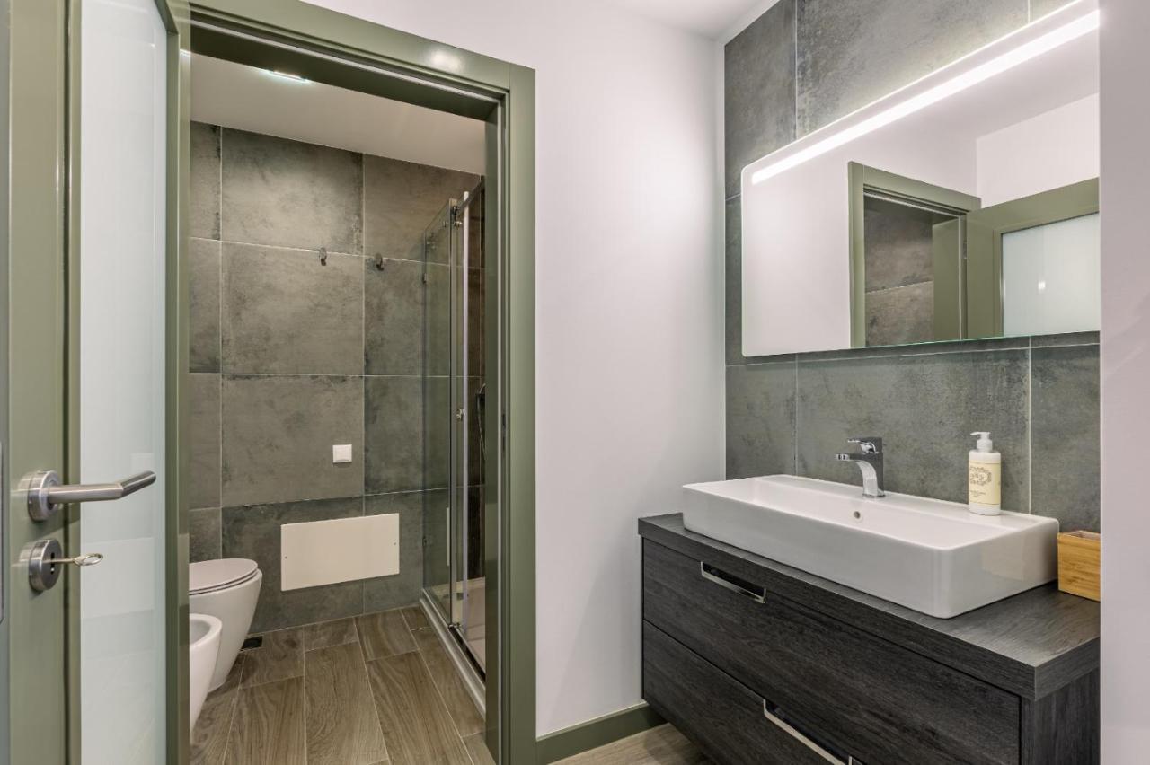 Apartment Bay *