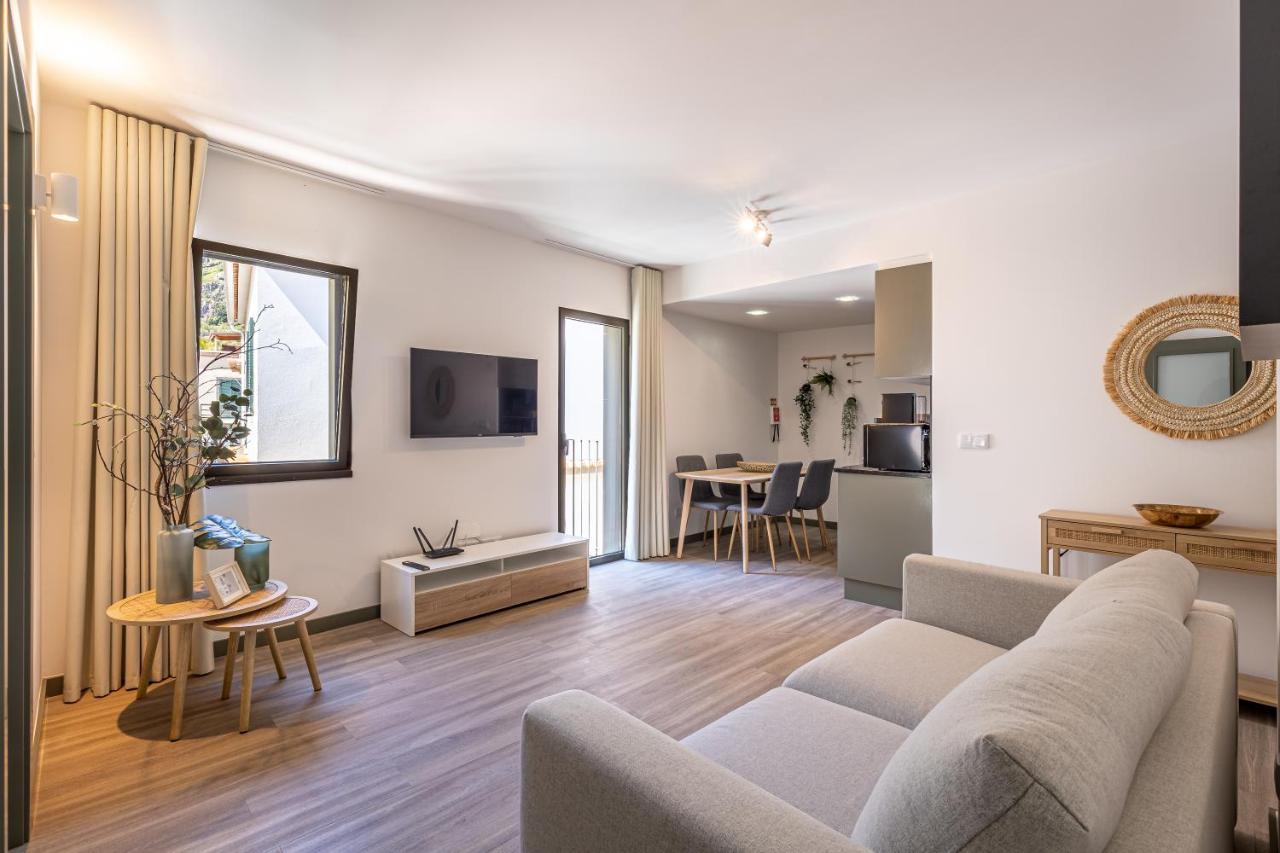 Apartment Bay