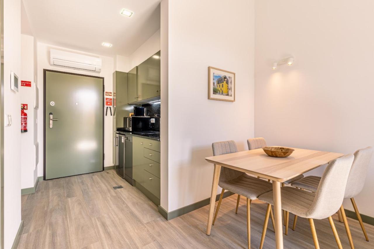 Bay Apartment *
