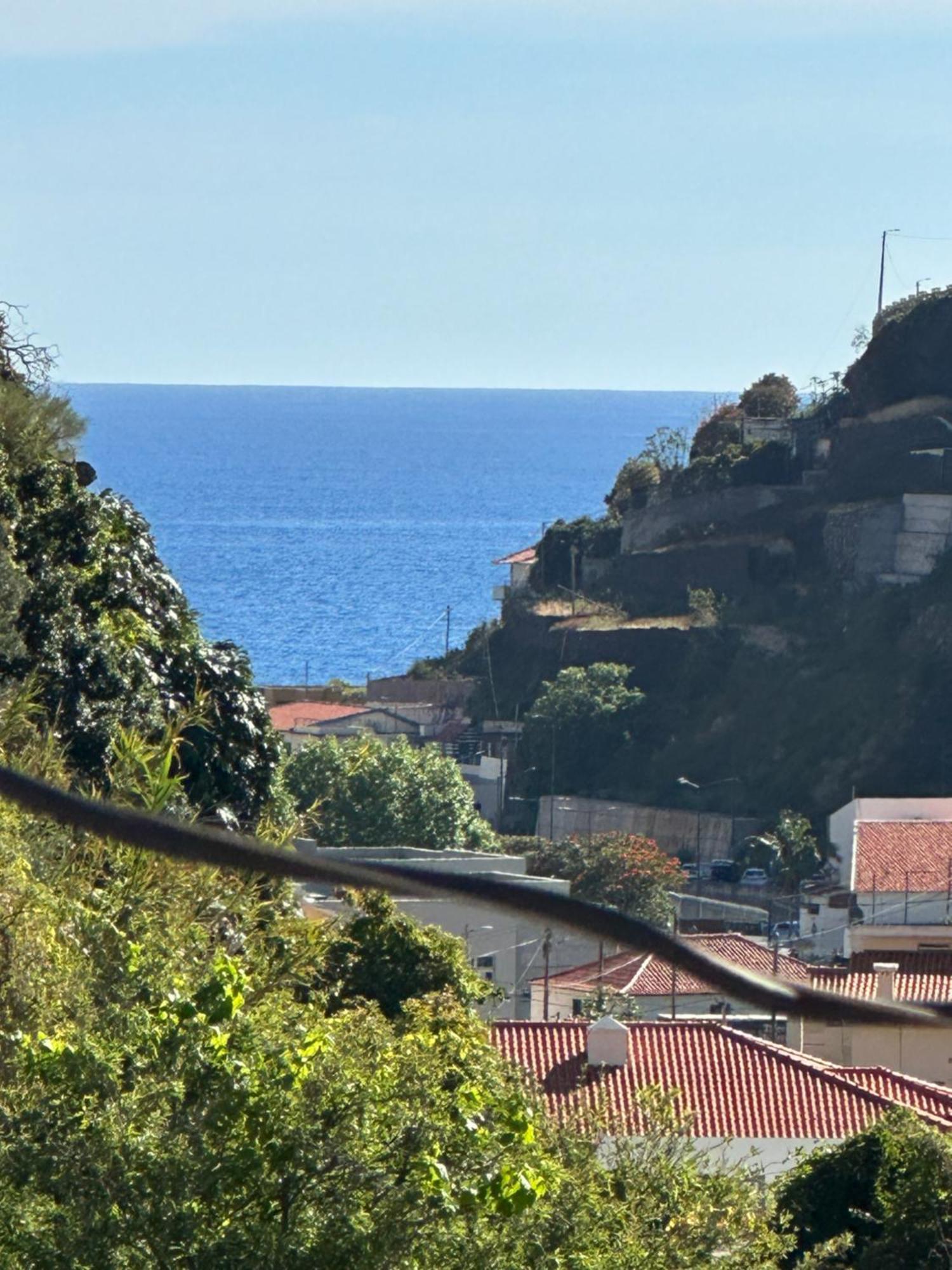 2 Bed , Sea View, 10 Minutes Walk To The