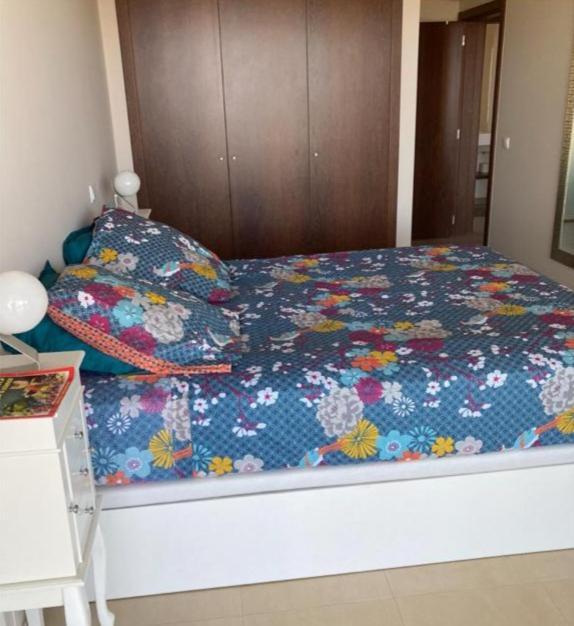 Lirios Amarelos Apartamento *