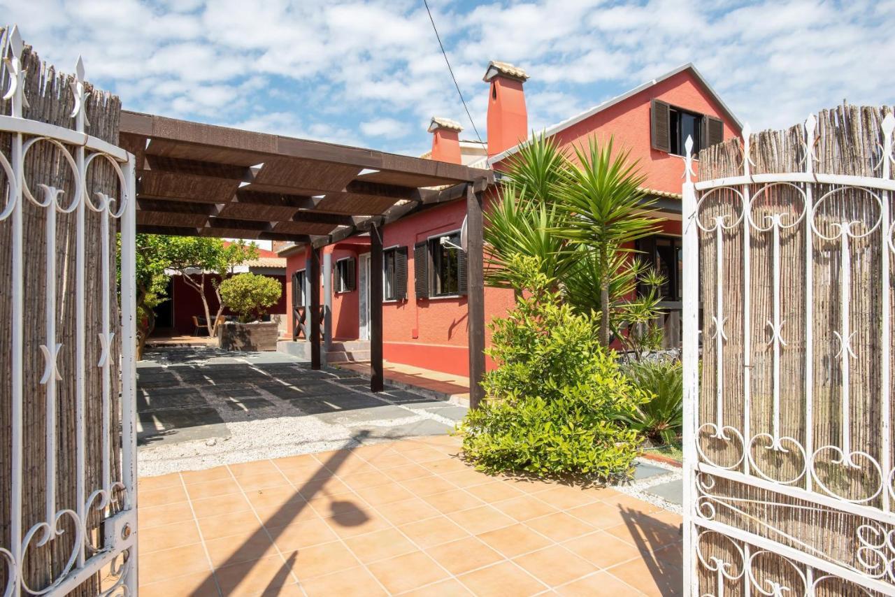 Aroeira Pool House * Charneca (Setubal)