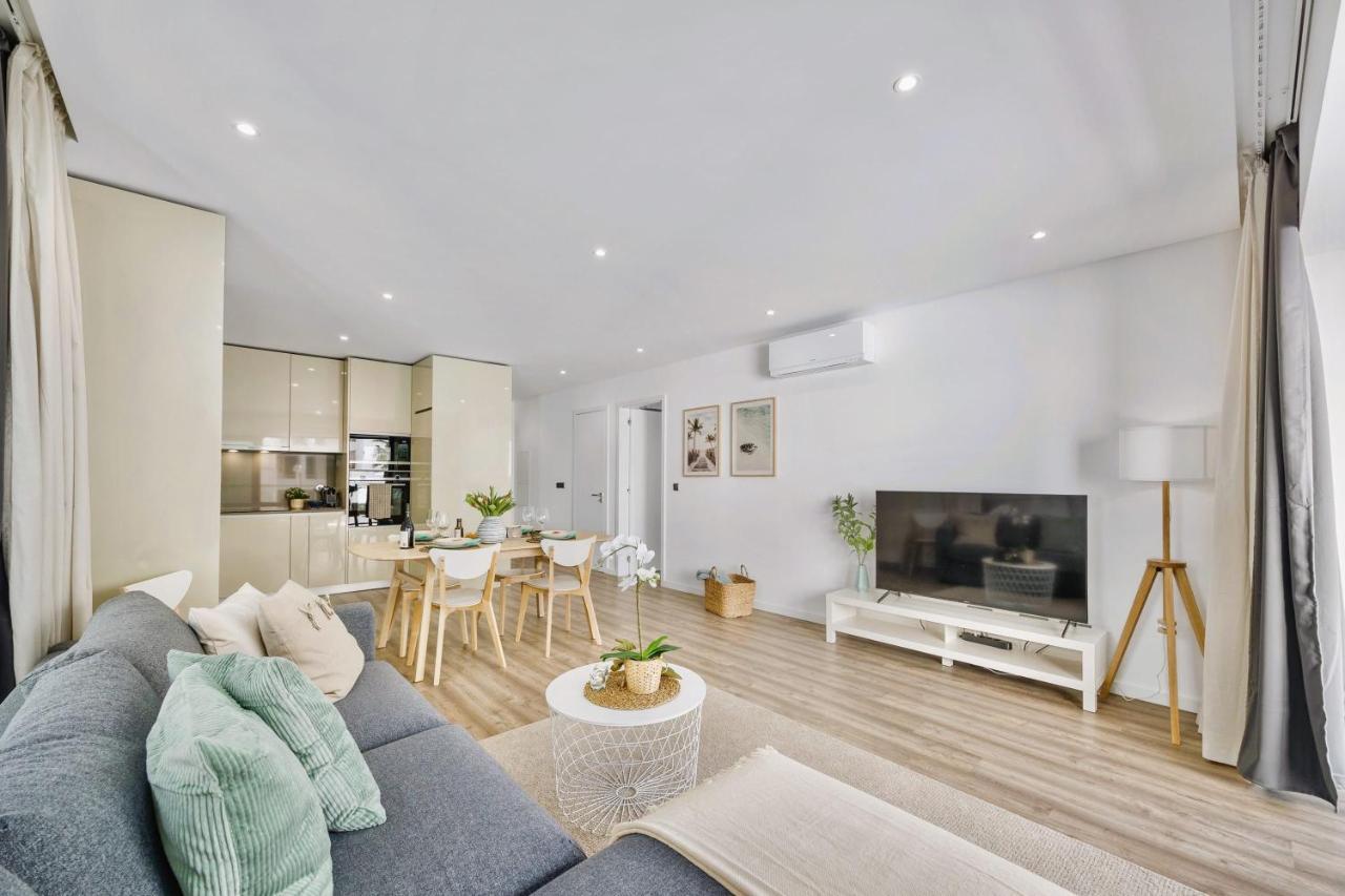 Bright Modern Beachside With Pool & Seaview Apartamento
