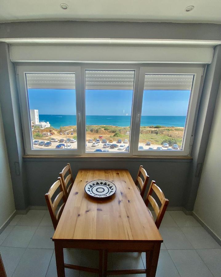 Facing The Sea Armacao de Pera