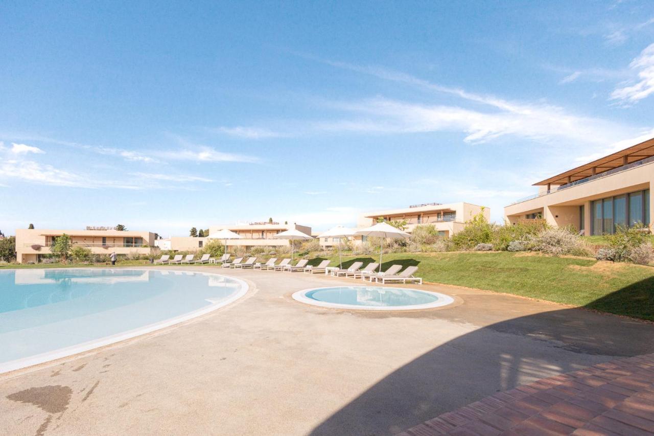 Resort White Shell 4*