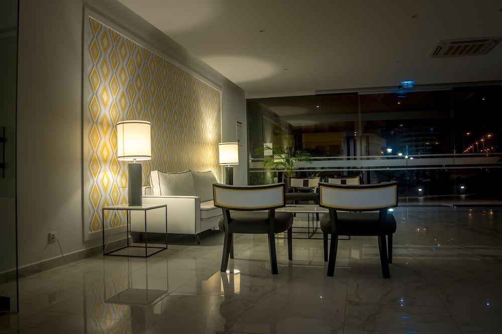 Aparthotel Flor Da Rocha 4*