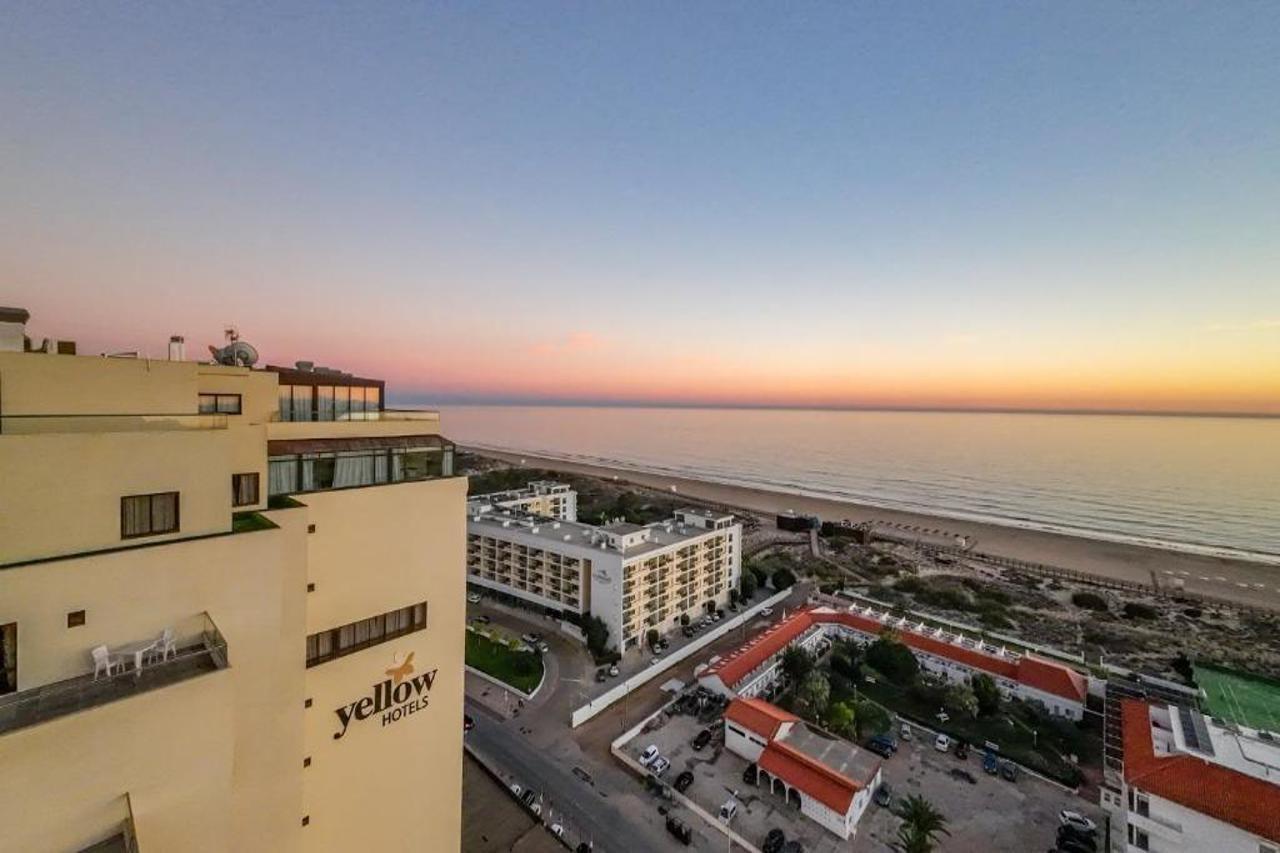 Hotel Yellow