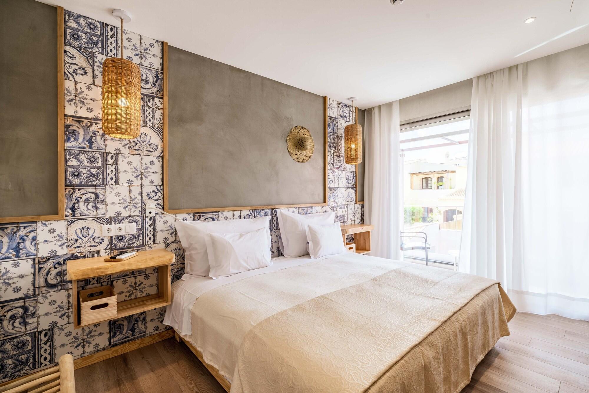 D. Dinis - Charming (adults Only) 2*