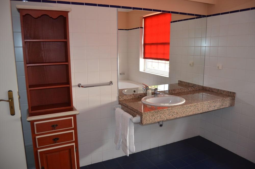 Pensión Residencial Mariazinha By Petit