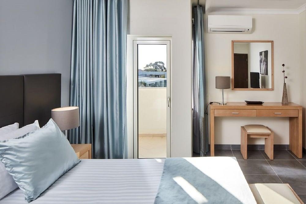 Santa Eulalia & Hotel 4*