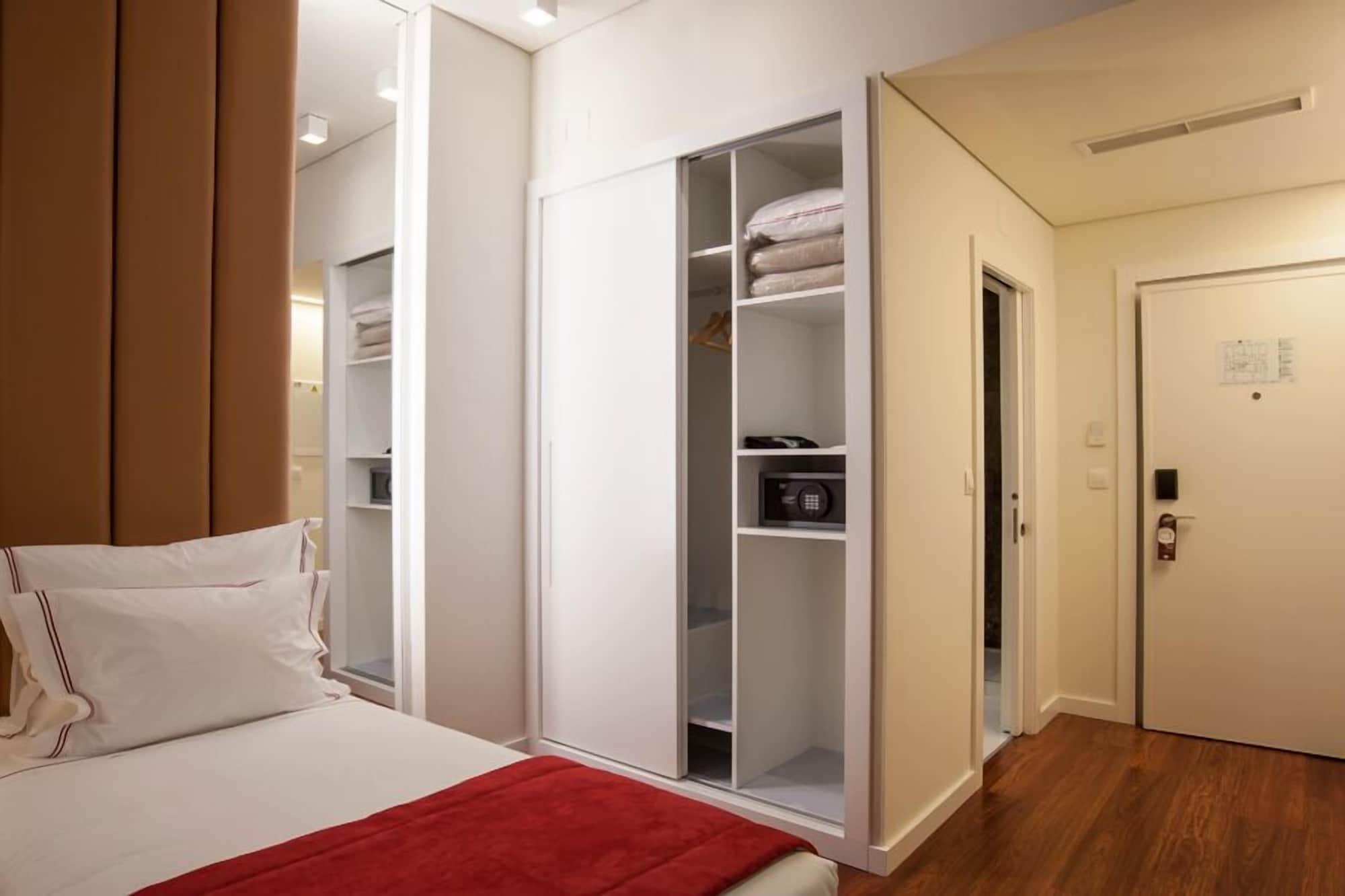 The 7 Hotel, Suites, & Hotel Lisbon