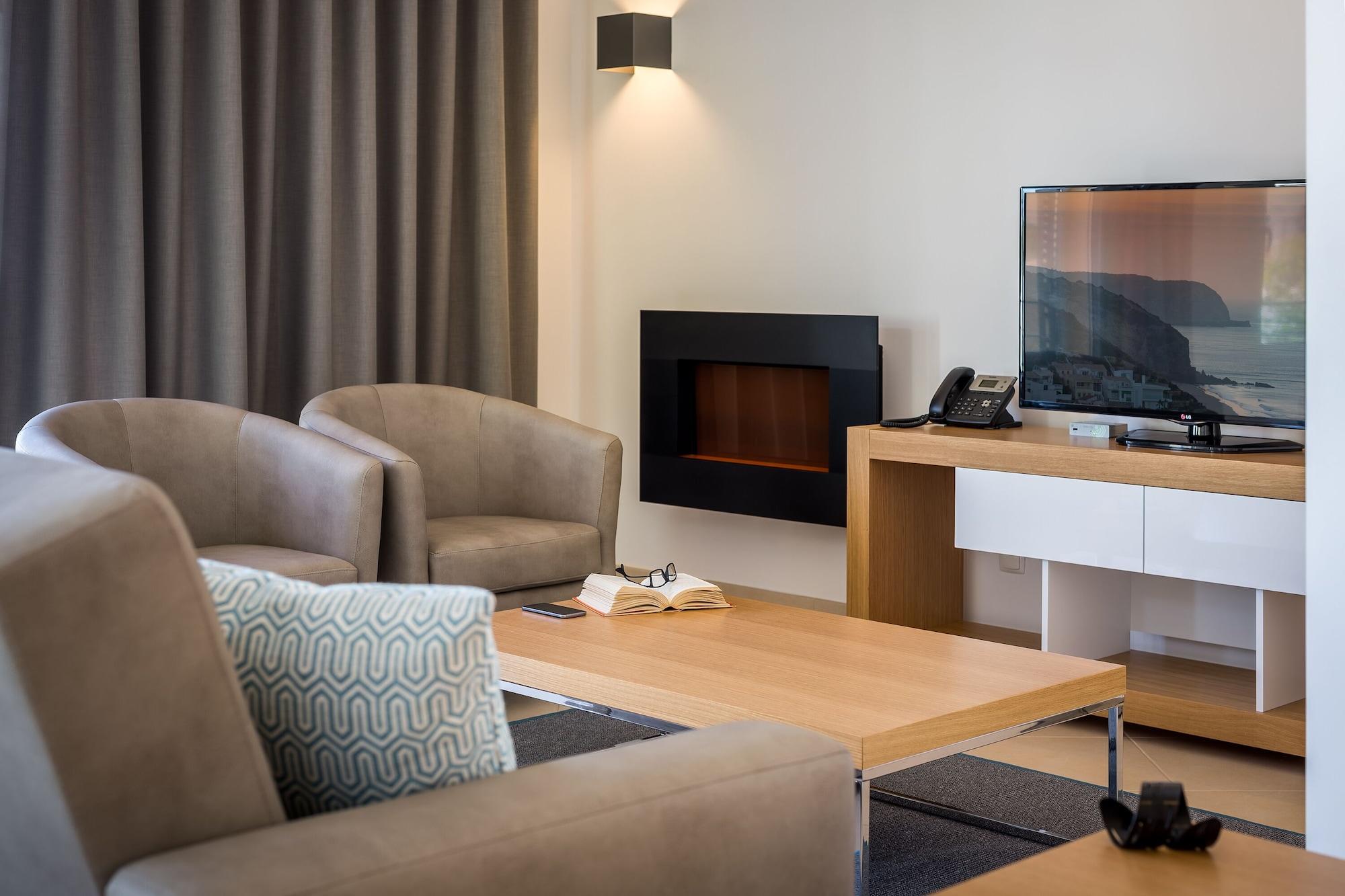 Nau Village Holiday park 4*
